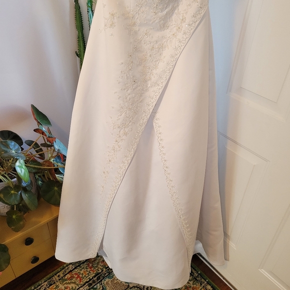 NWT David's Bridal Michaelangelo Strapless Beaded White Wedding Dress, Size 4 - Picture 6 of 13